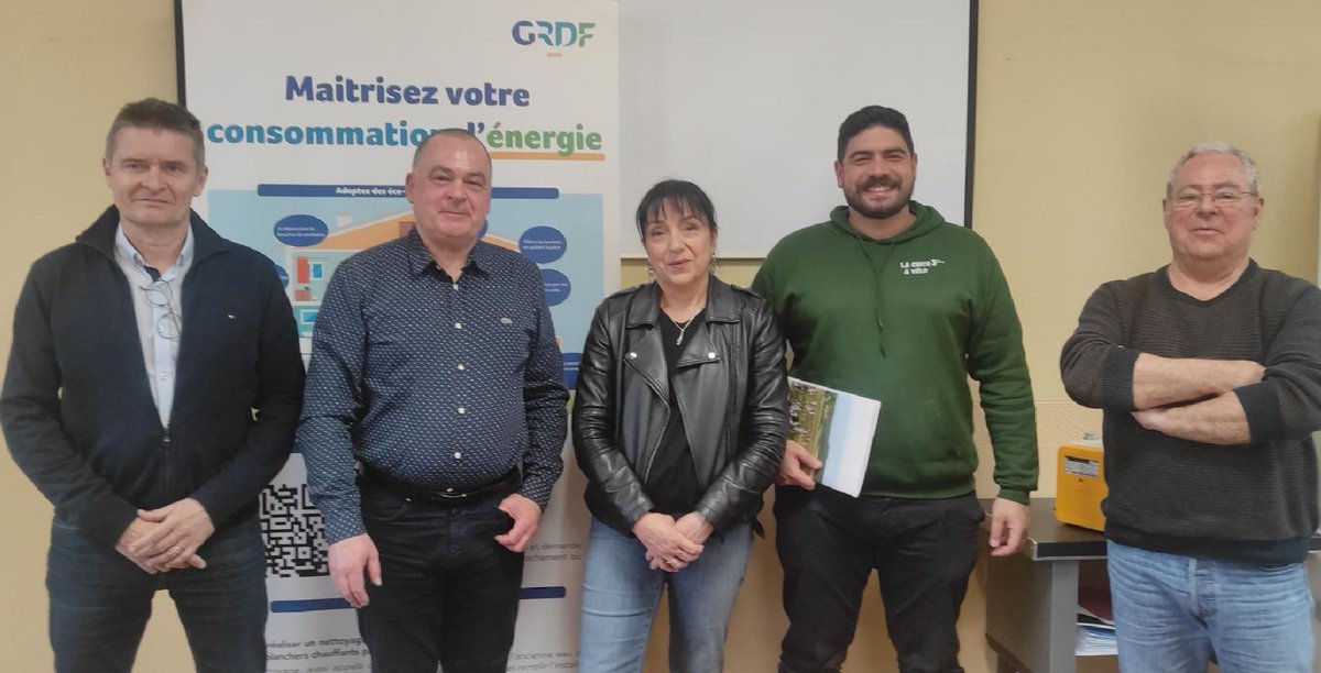 2ème jour de la "circo à vélo" : nouvelle halte  pour <a href="/guillaumekasba/">Guillaume Kasbarian</a> afin de rencontrer <a href="/anne_bracco/">Anne BRACCO</a> maire de Gas(28) et son équipe. #GAZPAR et maitrise de l'énergie  + efficacité énergétique à l'ordre du jour ainsi que de nombreux autres thèmes ont été abordés.