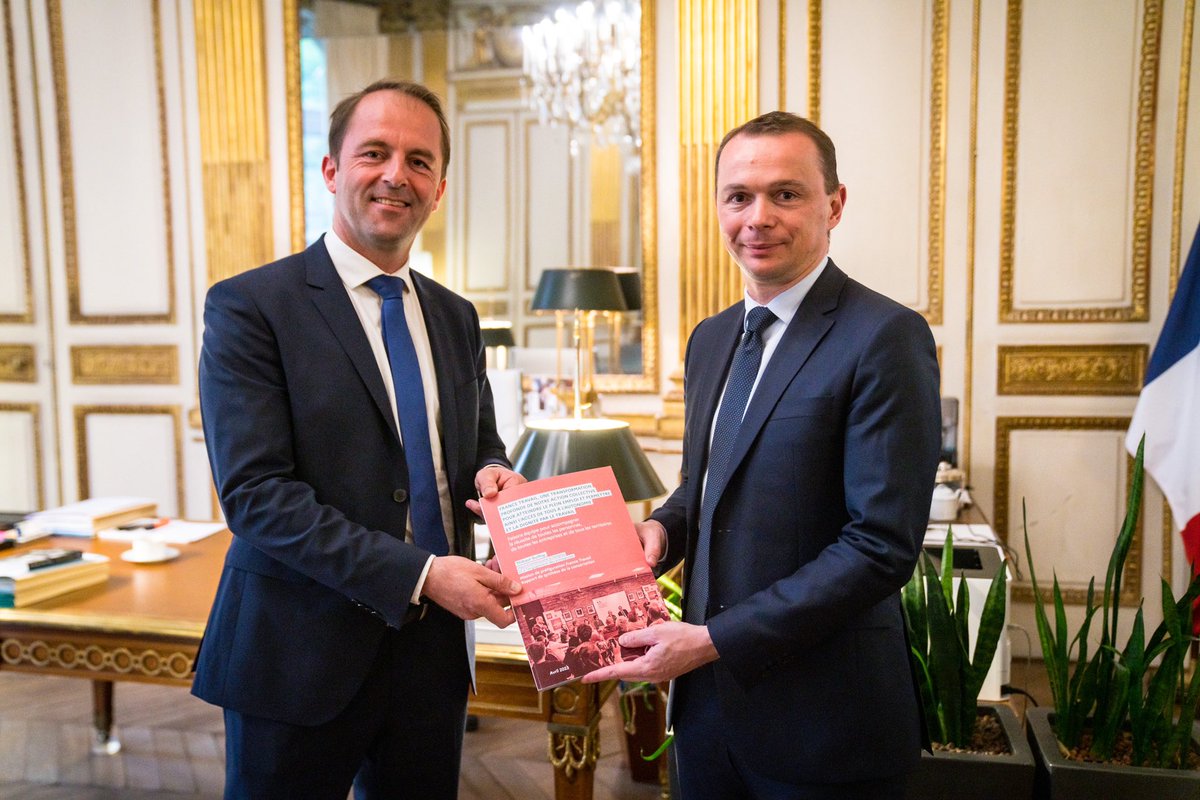 🤝 Après 7 mois de concertation intense, remise du rapport de préfiguration France Travail à <a href="/olivierdussopt/">Olivier Dussopt</a> 
✔️ 99 mesures pour transformer Pôle emploi et notre action collective pour permettre l’accès de tous à l’autonomie et la dignité par le travail
🎯 Objectif plein emploi
