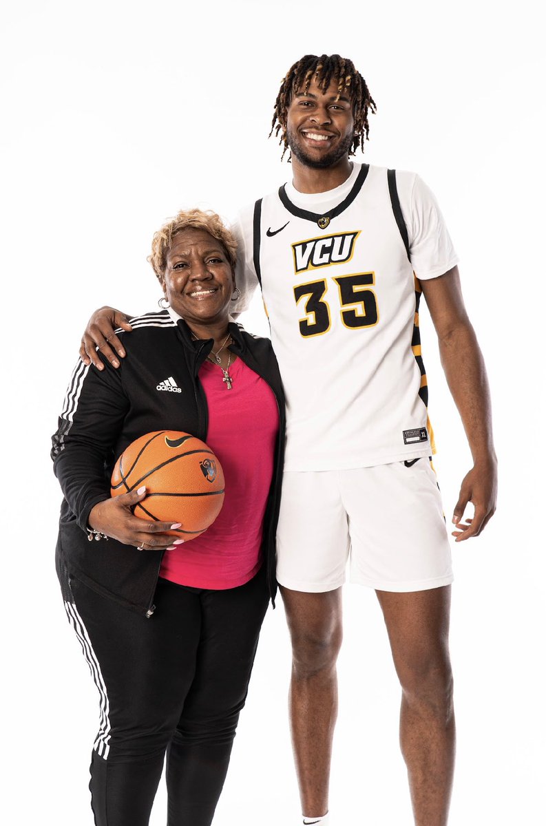 z4rose's tweet photo. Go Rams🖤💛 @VCU_Hoops https://t.co/LkkoT0EZUQ