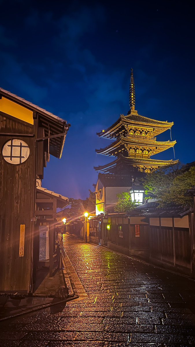 UrbanLePharaon's tweet image. Kyoto de nuit sous la pluie seul dans les rues, juste magique