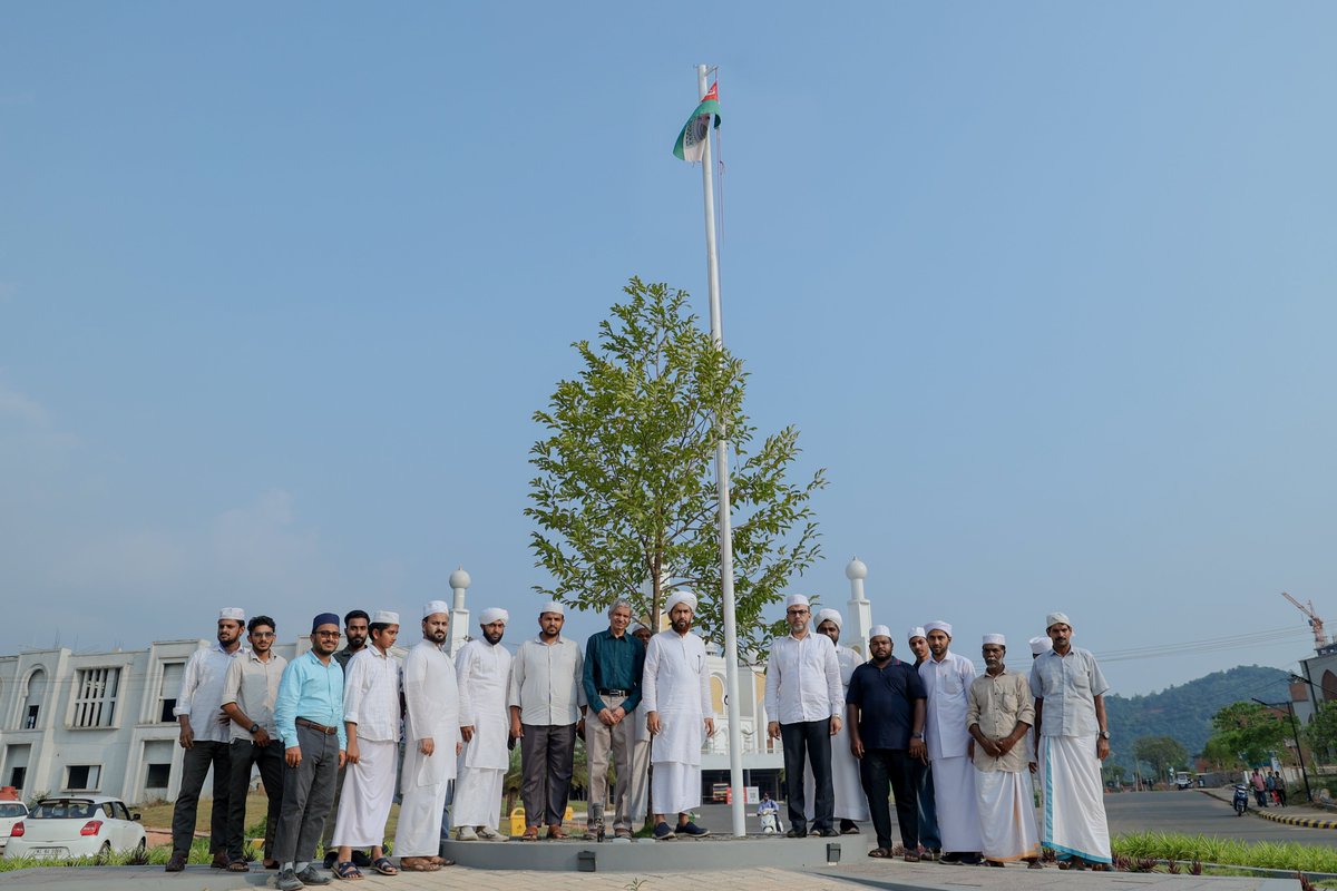 Dr. Abdul Hakkim Azhari, Managing Director hoisted the flag at Markaz Knowledge City on the special occasion of Markaz Day. Let's continue to strive towards excellence and knowledge, always
© Markaz Knowledge City
#MarkazDay #MarkazKnowledgeCity