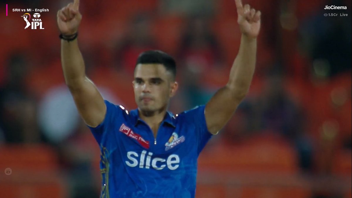Real_KanWar's tweet photo. MAIDEN IPL WICKET FOR ARJUN TENDULKAR...
#IPL23 #maidenwicket #SRHvsMI #IPL #IPLC23 #IPLOnStar #firstwicket #Tendulkar #1stwicket #Cricket https://t.co/G6aNEN9zmY