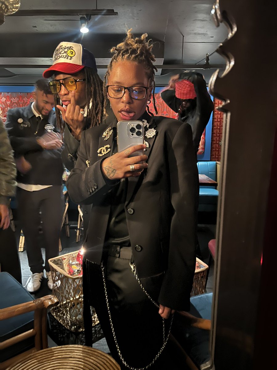 kodieshane's tweet photo. dinner + friends 🥢 https://t.co/sfQ1tppwUE