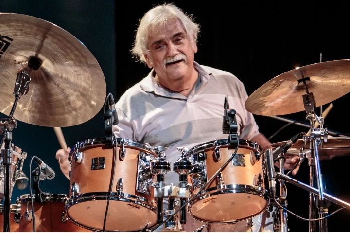 felipecottadrum's tweet photo. Descanse em paz grande Mestre Ivan Conti😢🥁
Grande ídolo da bateria brasileira e mundial. Adorava o ver tocando ao vivo, sempre inventivo e com Groove fantástico.
Fará muita falta....
#ivanconti #ivancontimamao #azymuth #drumsticks #drumsdrumsdrums #drumstagram #drumset https://t.co/oEd0Uo8HUw