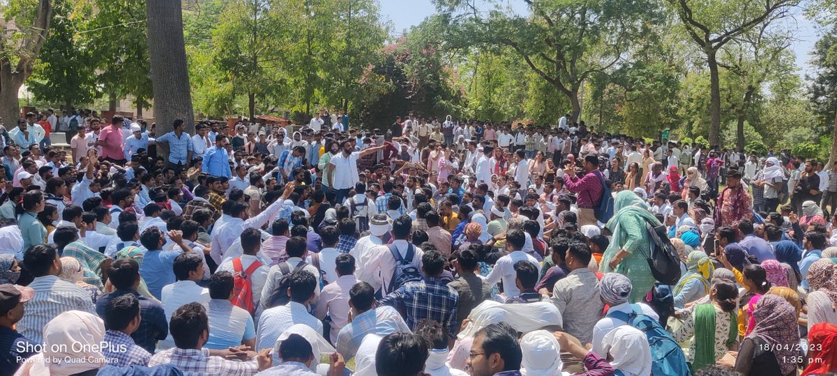 bharatbeniwal_'s tweet photo. आज से 2 दिन पूर्व तय की गई तारीख और छोटे से ऐलान पर सभी जिलों से बहुत बड़ी संख्या में सभी cho साथी आए, आज आपकी यूनिटी को देखकर बहुत अच्छा लगा और आपकी ताकत आज विभाग के सभी अधिकारियों ने और सरकार ने देखी
कुछ छोटी-मोटी असामयिक घटना नहीं होती तो आज CMO मैं बेहतर तरीके से बात पहुंच https://t.co/y6uv1TOBDF