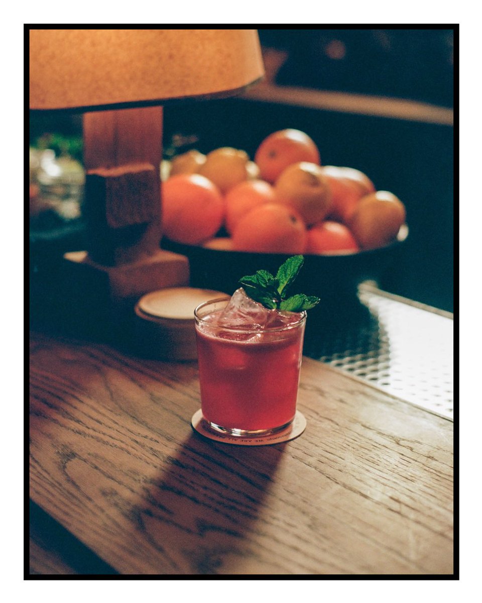 photosabio's tweet photo. A Drink In The Lobby
๐ธ: #Minoltax700
๐: #kodakportra400
#madewithseries #minoltagang #lifestylephoto #filmphotographyisnotdead #filmphotos #lifestylephotos #lifestylephotoshoot #analogfilmphotography #35mmfilmclub #welovefilm #onfilmonly #takeiteasyshootfilm #nicefilmclub https://t.co/Bn0jcCvian