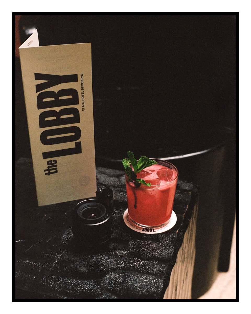 photosabio's tweet photo. A Drink In The Lobby
๐ธ: #Minoltax700
๐: #kodakportra400
#madewithseries #minoltagang #lifestylephoto #filmphotographyisnotdead #filmphotos #lifestylephotos #lifestylephotoshoot #analogfilmphotography #35mmfilmclub #welovefilm #onfilmonly #takeiteasyshootfilm #nicefilmclub https://t.co/Bn0jcCvian