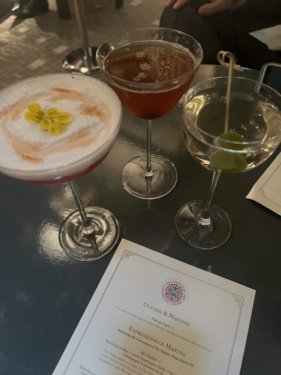 HaileyLennonBTC's tweet photo. London travel thread 🧵 

Night 1 - Oysters and martinis with @stephendpalley https://t.co/tspPt7CgaP