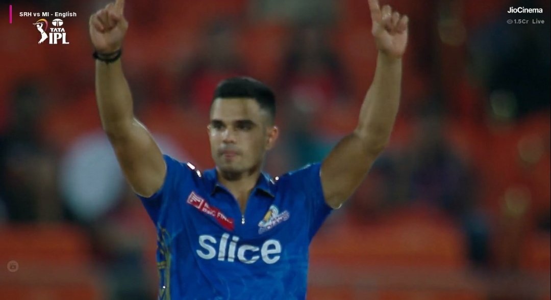 ArjunTendulkarF's tweet photo. First IPL wicket for #ArjunTendulkar.
We proud on You
#ArjunArjun
#MIvsSRH #SRHvsMI
#IPL2023
@ImRo45
@sachin_rt 
@mipaltan
Image courtesy @IPL https://t.co/FyKUfJyM7U
