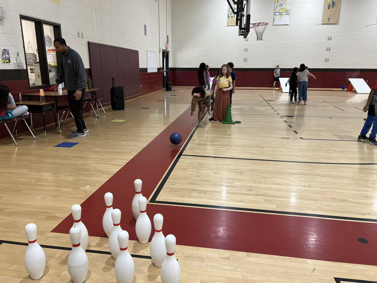 All grade levels learning about lifetime and recreational sports in PE! <a href="/CarmelESColts/">CarmelElementary</a>