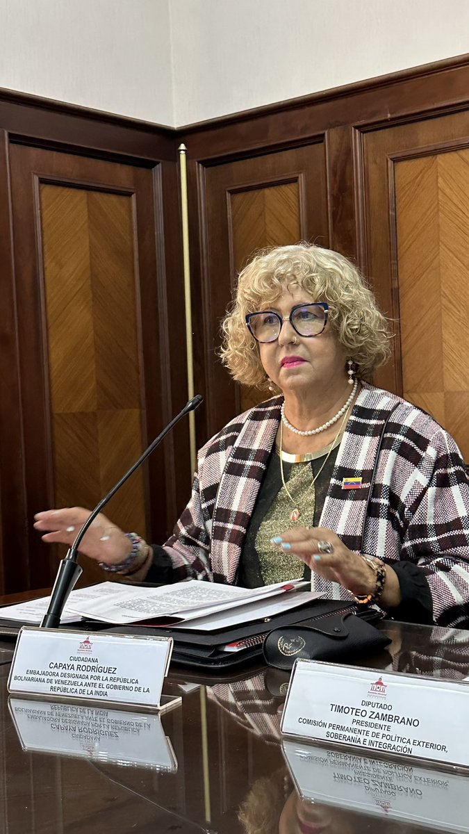 MataVictoria's tweet photo. La Comisión de @CPPESI_AN recibe a Cayapa Rodríguez, quien presenta plan de trabajo para su nombramiento a solicitud del pdte @NicolasMaduro como embajadora plenipotenciaria ante la India y autorización del plenario de la @Asamblea_Ven .  @jorgerpsuv @delcyrodriguezv @yvangil https://t.co/A8uEZ2mUQ2