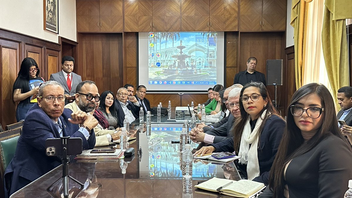 MataVictoria's tweet photo. La Comisión de @CPPESI_AN recibe a Cayapa Rodríguez, quien presenta plan de trabajo para su nombramiento a solicitud del pdte @NicolasMaduro como embajadora plenipotenciaria ante la India y autorización del plenario de la @Asamblea_Ven .  @jorgerpsuv @delcyrodriguezv @yvangil https://t.co/A8uEZ2mUQ2