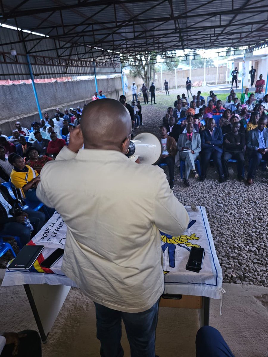 AmeCoeurRDC's tweet photo. Le président @shabani_lukoo a présidé une grande séance d travail avec les représentants de l’ #UDPS de 5 territoires de la province de LUALABA dans le cadre de préparatif des scrutins de Déc 2023. 

UDPS est déjà prêt pour remporter haut les mains la victoire à tous les niveaux. https://t.co/qwQecovLGN