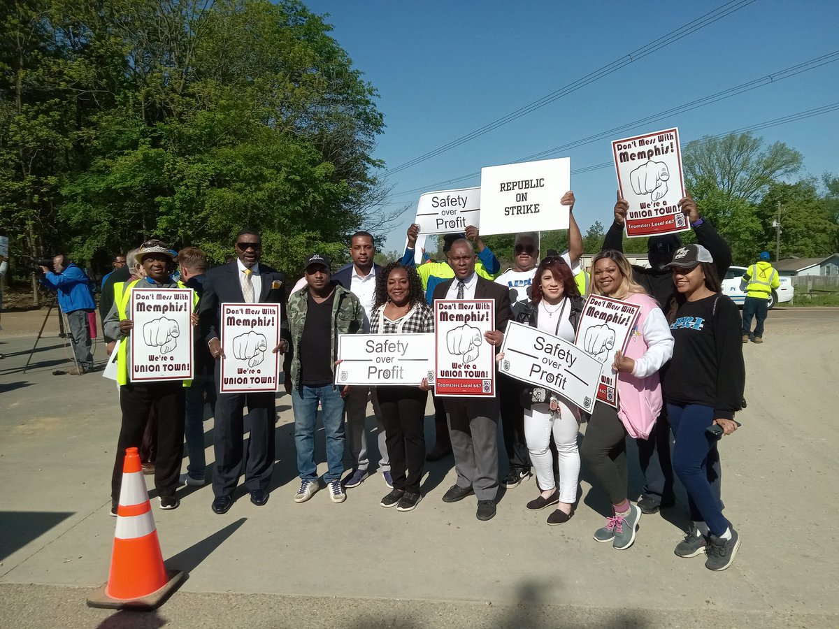 MemphisLabor's tweet photo. Memphis stands with Striking Sanitation Workers, proud members of @Teamsters Local 667.
#SafetyOverProfit https://t.co/jhbZlBudar