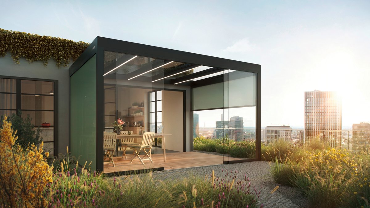 WinDoorExpert's tweet photo. 🟥 The elegant Lamaxa L50 View glass patio roof by Warema maximises transparency while offering year-round weather protection. With its attractive cubic design, it is the perfect addition to any outdoor area.

https://t.co/8vKNXZPOKl

#SunShading #SunProtection https://t.co/k5e1O8ucAI