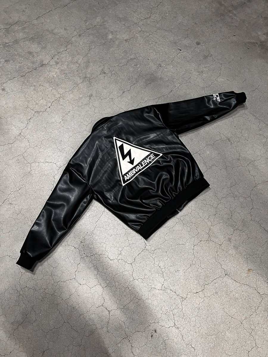 ambvlce's tweet photo. Bon du coup banger ou pas?? ⚡️ https://t.co/YiMLUawTX0