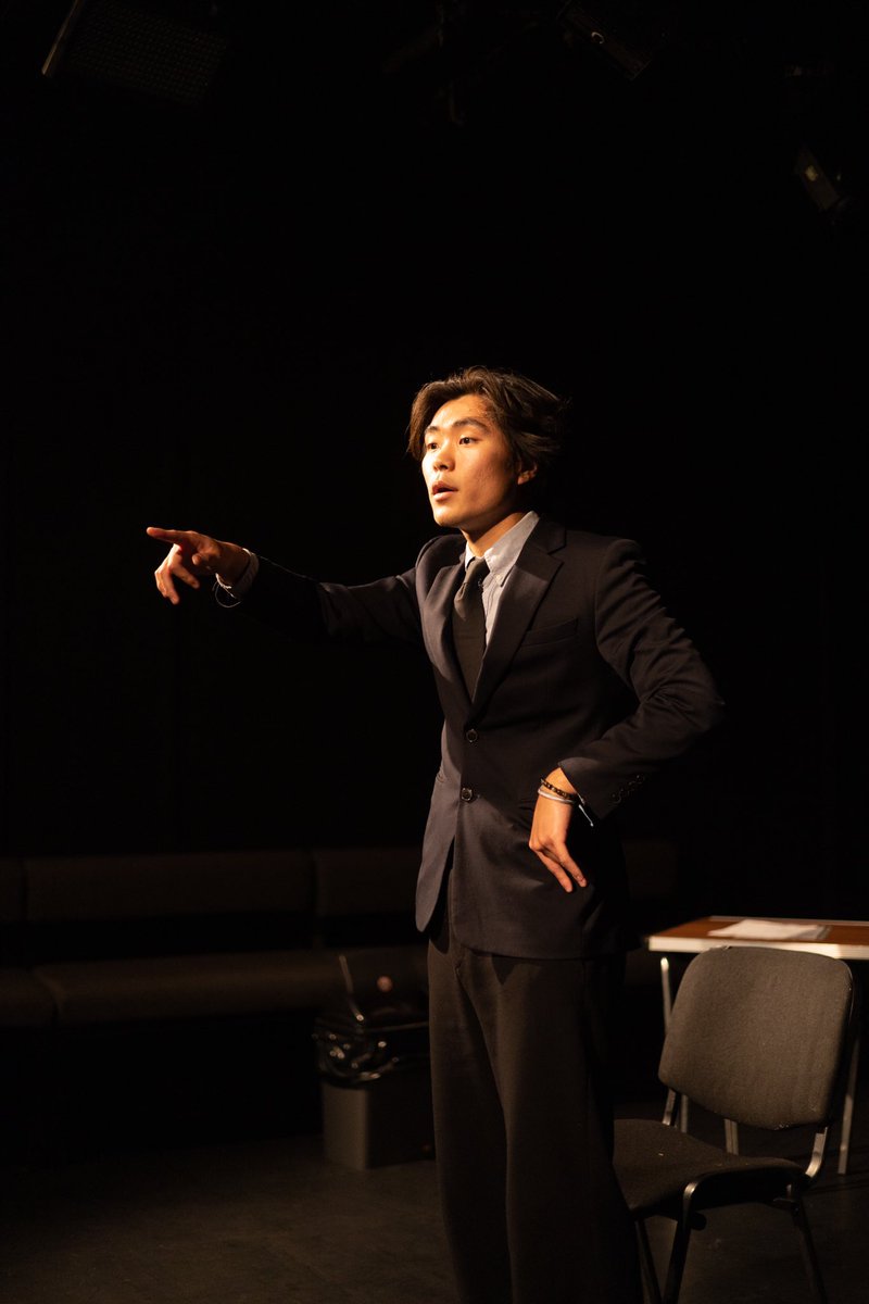 OPENING TONIGHT: 

#DaydreamsAndCountertops opens TONIGHT at @LandUTheatre!

When a whistleblower brings the threat of layoffs to the boil, an office of ruthless sales executives are set against each other. 

Here’s Jake Kim as Donald 📸

#fringetheatre #fringe #londonfringe
