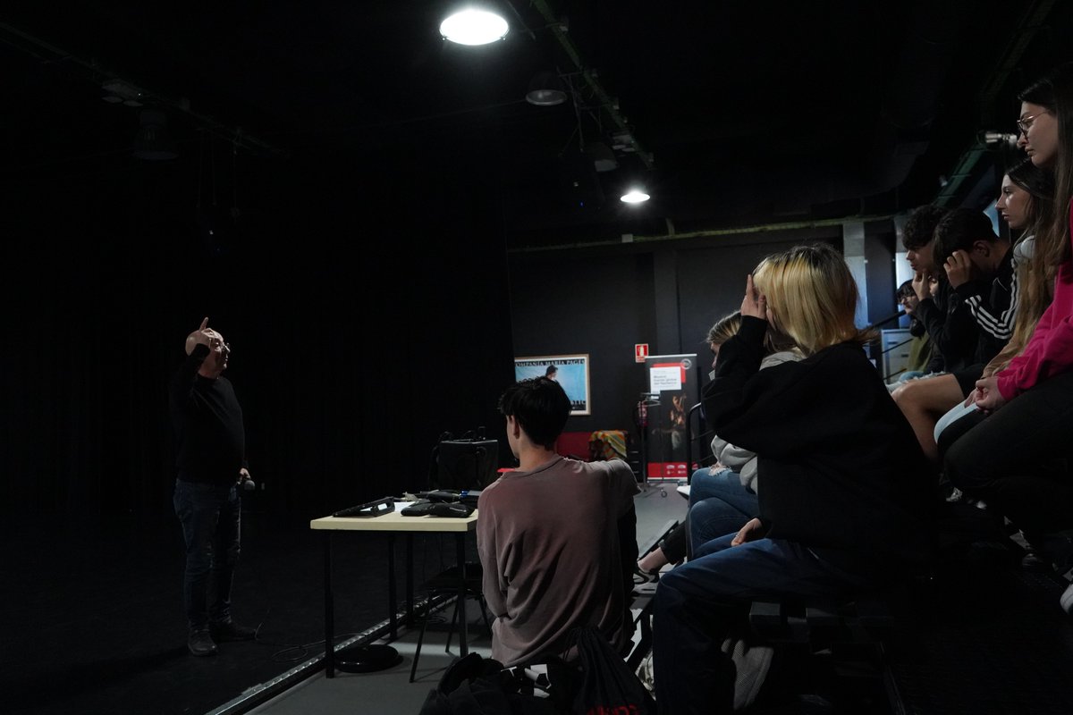PagesCentro's tweet photo. Los alumnos del I.E.S José Luis Aranguren siguen su formación complementaria en el Centro Coreográfico María Pagés
#danza
#danzaflamenca
#PagesCentro
#inclusionsocial
#artesescénicas https://t.co/c0tmxG89nE