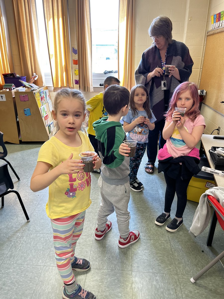 Goulds_Elem's tweet photo. Kindergarten Foley started planting seeds today #learningtogrow https://t.co/sqeOujoo44