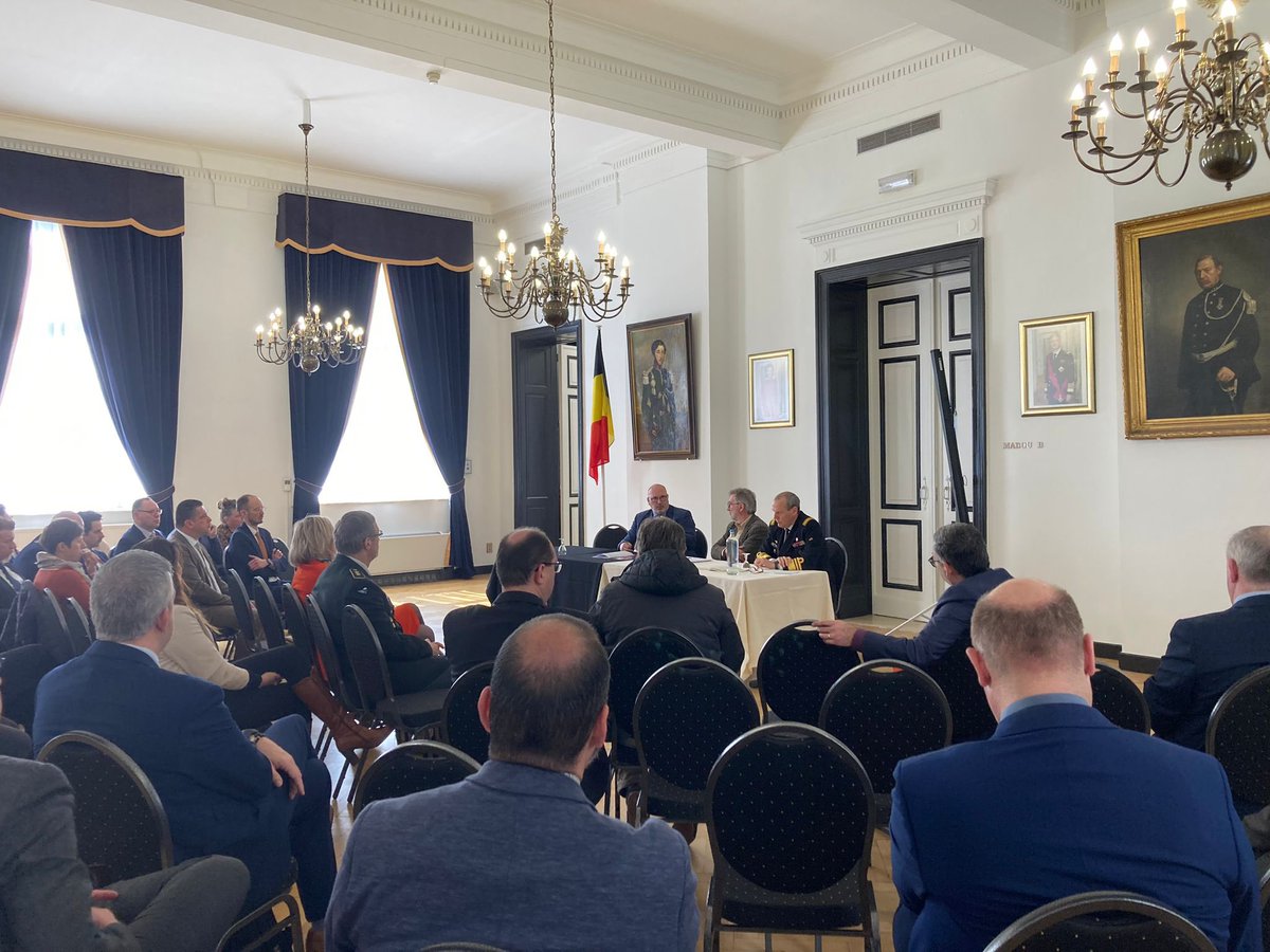RHID_IRSD_KHID's tweet photo. Today the auditors of the High Studies for Security and Defence are visiting the intelligence services.
#intelligence #security #rhid https://t.co/oeXVfSYeLW