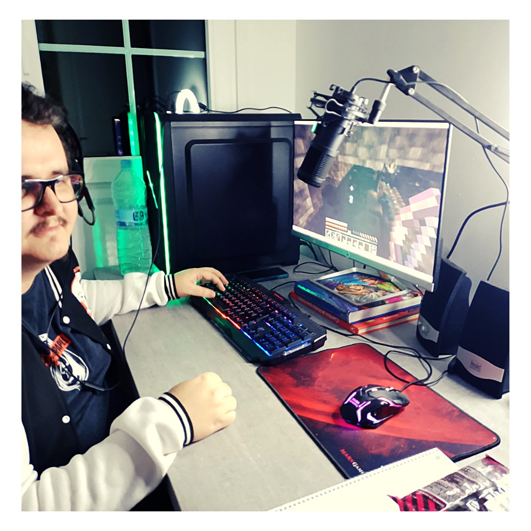 MonkeyDCloud_'s tweet photo. Momentos trágicos vividos antes, durante y después del gran enfrentamiento con los 3 Warden😱
#monkeydcloud #mdc #minecraft #warden #chilladores #twitch #streamer #terror #Minecraftbuilds #bts #detrasdecamaras https://t.co/rvfofB5ZX0