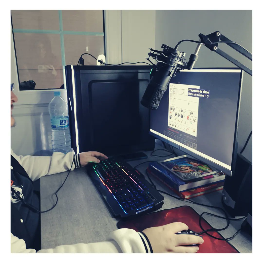 MonkeyDCloud_'s tweet photo. Momentos trágicos vividos antes, durante y después del gran enfrentamiento con los 3 Warden😱
#monkeydcloud #mdc #minecraft #warden #chilladores #twitch #streamer #terror #Minecraftbuilds #bts #detrasdecamaras https://t.co/rvfofB5ZX0