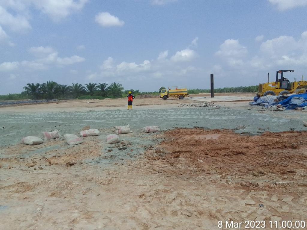 memetcmi's tweet photo. Nasib orang lapangan, cuaca terik tetap harus bekerja https://t.co/FuLKRYXHQH