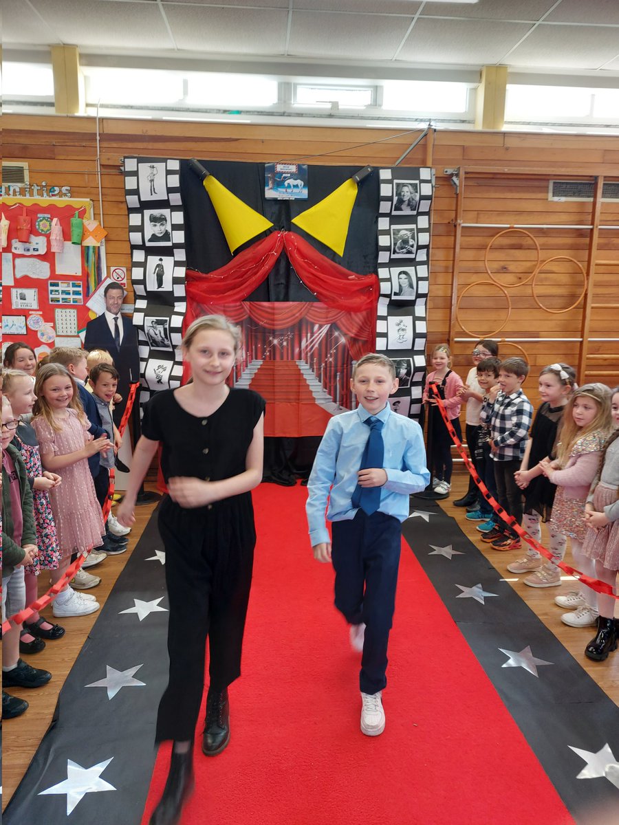 gwaunmeisgyn's tweet photo. Dosbarth Glas and Porffor enjoyed walking down the red carpet this afternoon to start our new topic 'Lights, Camera Action!'  🎬 #creativecariad #expressivearts #filmanddigitalmedia https://t.co/tR4CTlgeco