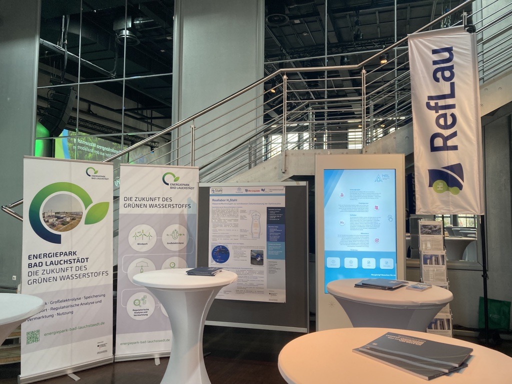 VNGAG's tweet photo. Wir sind heute auf dem 1. Transferkongress #Wasserstoff @dena_news in #Berlin. Dieser wird von der Transferforschung zu den Reallaboren der #Energiewende zu #H2 @BMWK veranstaltet. Projektleiterin @MullerPagel spricht im Namen des Konsortiums über den Energiepark Bad Lauchstädt. https://t.co/kRDYnL4KQe
