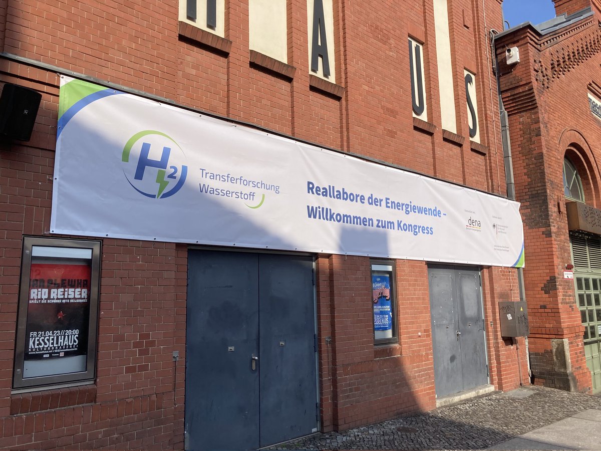 VNGAG's tweet photo. Wir sind heute auf dem 1. Transferkongress #Wasserstoff @dena_news in #Berlin. Dieser wird von der Transferforschung zu den Reallaboren der #Energiewende zu #H2 @BMWK veranstaltet. Projektleiterin @MullerPagel spricht im Namen des Konsortiums über den Energiepark Bad Lauchstädt. https://t.co/kRDYnL4KQe