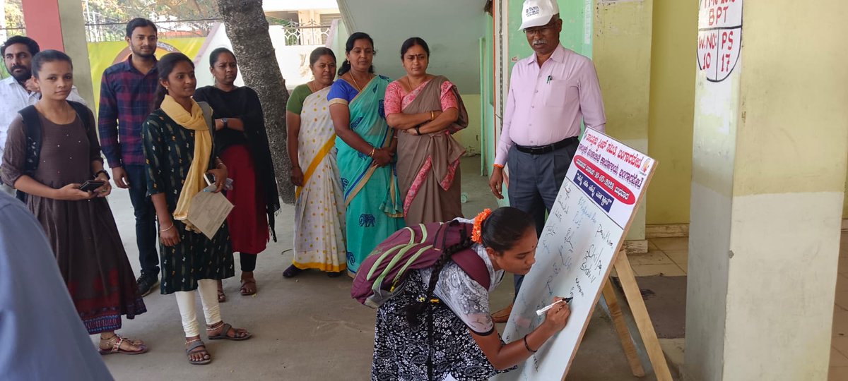 TMgnrega's tweet photo. ಬಂಗಾರಪೇಟೆ ತಾಲ್ಲೂಕಿನ ಕಾಮಸಮುದ್ರ ಹೋಬಳಿಯಲ್ಲಿ ಮತದಾರರಿಗೆ ಜಾಗೃತಿ ಮೂಡಿಸಲು ಕಾರ್ಯನಿರ್ವಾಹಾಧಿಕಾರಿಗಳ‌ ನೇತೃತ್ವದಲ್ಲಿ ಬೈಕ್ ರ್ಯಾಲಿ ಹಮ್ಮಿಕೊಳ್ಳಲಾಗಿತ್ತು. ಬಲಮಂದೆ,ಕಾಮಸಮುದ್ರ, ದೋಣಿಮಡಗು, ತೊಪ್ಪನಹಳ್ಳಿ ಗ್ರಾಮ ಪಂಚಾಯಿತಿ ಪಿಡಿಓಗಳು, ಸಿಬ್ಬಂದಿಗಳು ಭಾಗಿಯಾಗಿದ್ದರು.
@ceo_karnataka @ZP_Kolar https://t.co/8NdBa8A0VQ