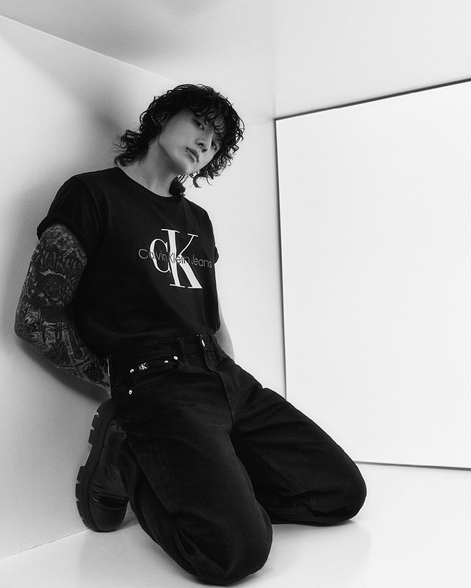 dipuu_'s tweet photo. JUNGKOOK IN CALVINS #JUNGKOOKxCALVINKLEIN https://t.co/hSxJH4JrHv