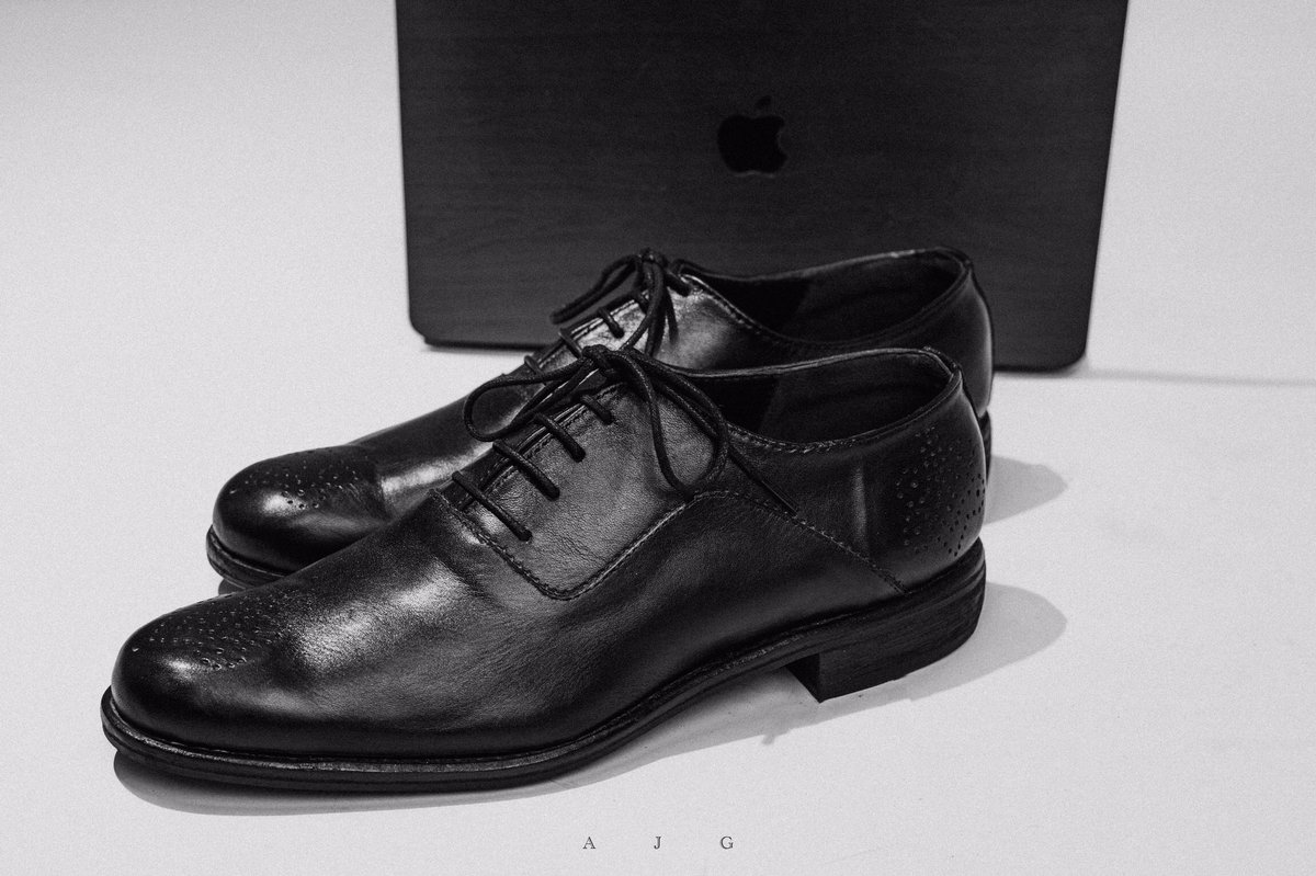 KarposShoesNG's tweet photo. KARPOS Black Oxford
Price: #30000
Free delivery nationwide 🚚
.
These oxford shoes are a great example of the basic black cap toe oxfords.
Styled in the best of ways.
.

#WearKarpos #proudlyNigerian #MensStyle #MensFashion #shoesmaker #customize #handmade #dapperShoes https://t.co/pP3Ig9cqOm