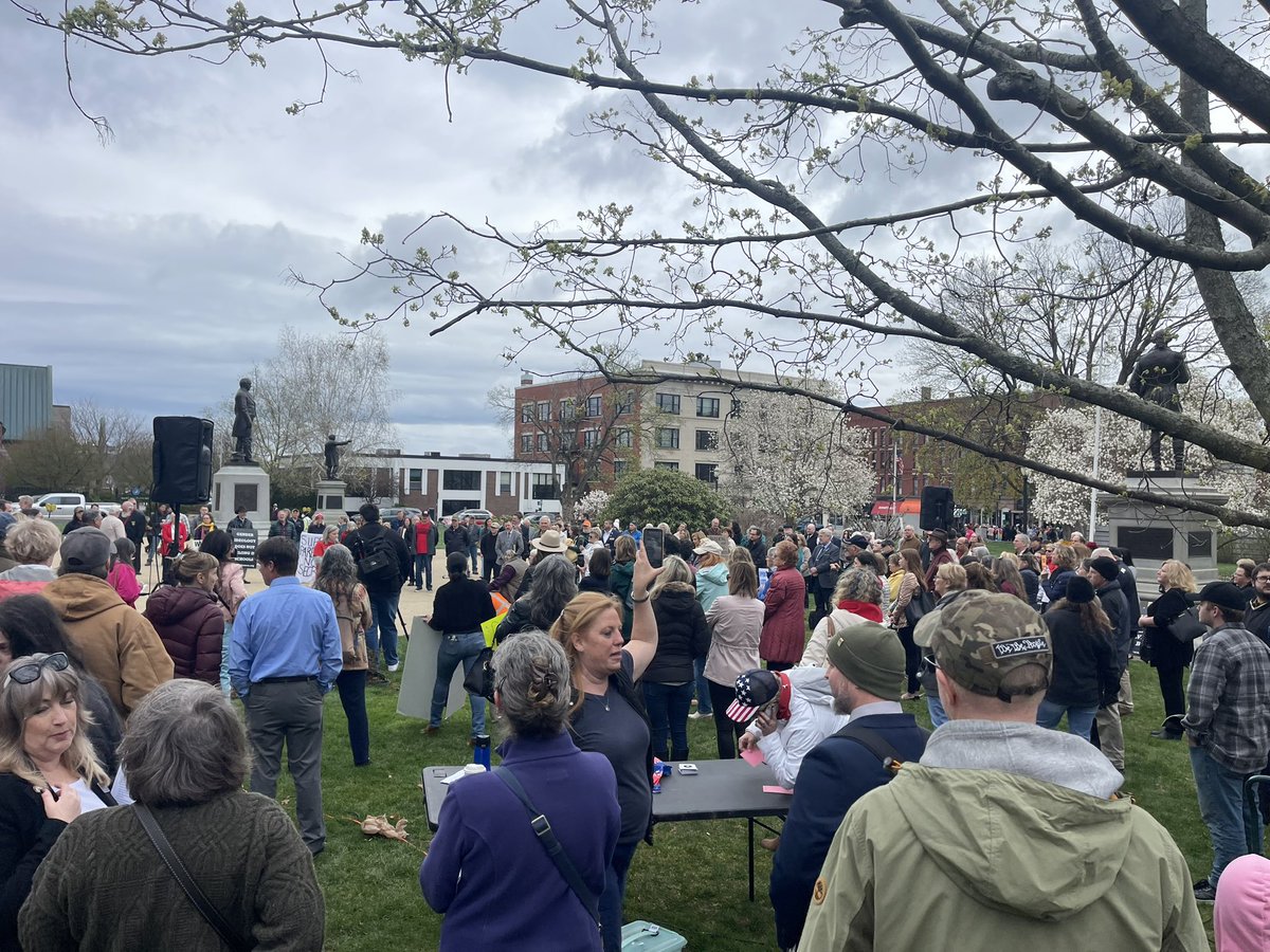 SolutionsForNH's tweet photo. Conservative grassroots activists outnumber liberal paid staffers nearly 2-to-1 at the State House today in support of Parental Rights!
Granite Staters are speaking out loud and clear - pass SB272 and enshrine a Parent’s Right to Know! #NHPolitics #ParentalRights https://t.co/sBPgcbDC8a