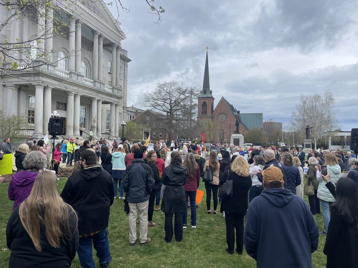 SolutionsForNH's tweet photo. Conservative grassroots activists outnumber liberal paid staffers nearly 2-to-1 at the State House today in support of Parental Rights!
Granite Staters are speaking out loud and clear - pass SB272 and enshrine a Parent’s Right to Know! #NHPolitics #ParentalRights https://t.co/sBPgcbDC8a