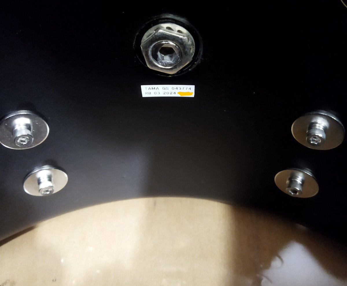 敬意を込める意味で
このタムが生まれた証を残したいと思います。

TAMA GRANSTER 刻印番号
REBORN  月 年  制作者氏名　※一部略※

ありがとう、TAMA。
ありがとう、80〜90年代。