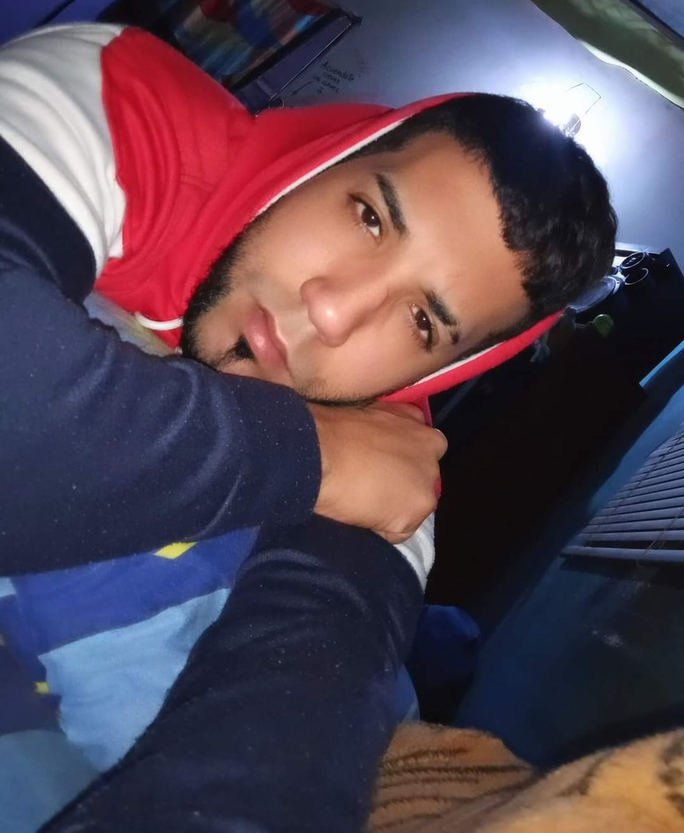 ExtasisSexual's tweet photo. Lo cabalgarian o se lo mamarian como una bom bom bum primero para que pase más fácil? 🤔

Los leo 👀👁️ https://t.co/cZPb8irEvq