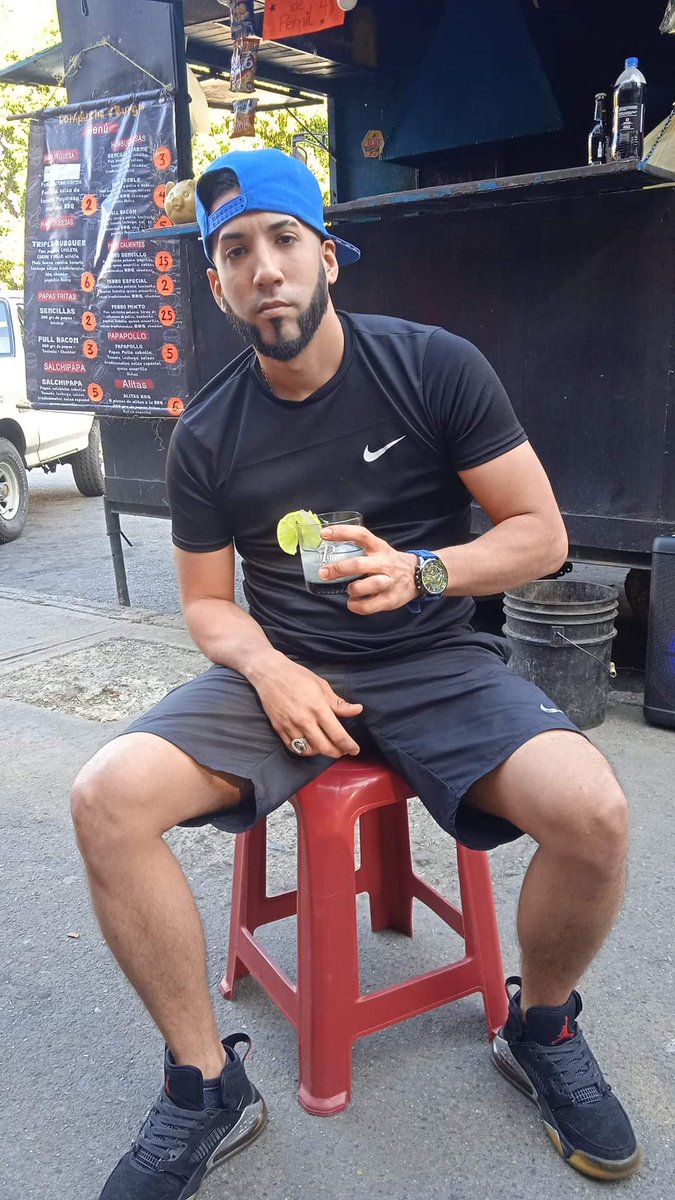 ExtasisSexual's tweet photo. Lo cabalgarian o se lo mamarian como una bom bom bum primero para que pase más fácil? 🤔

Los leo 👀👁️ https://t.co/cZPb8irEvq
