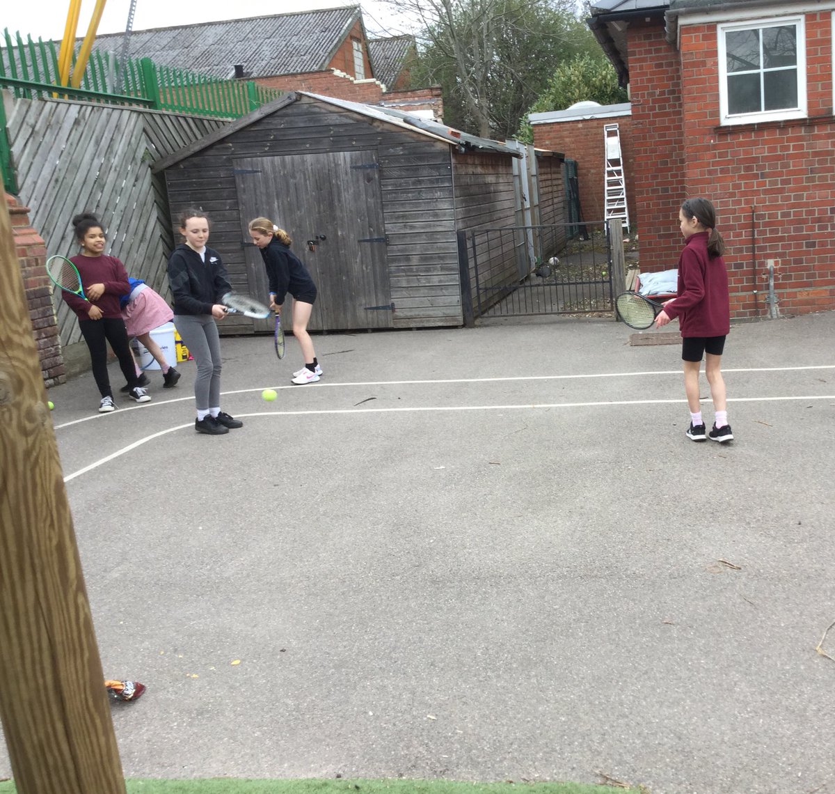ThamesideSch's tweet photo. We had a lot of fun playing around the world in tennis today to practise our forehand! #BCFtps #tennis #PEtps https://t.co/Igpo5NcwEj