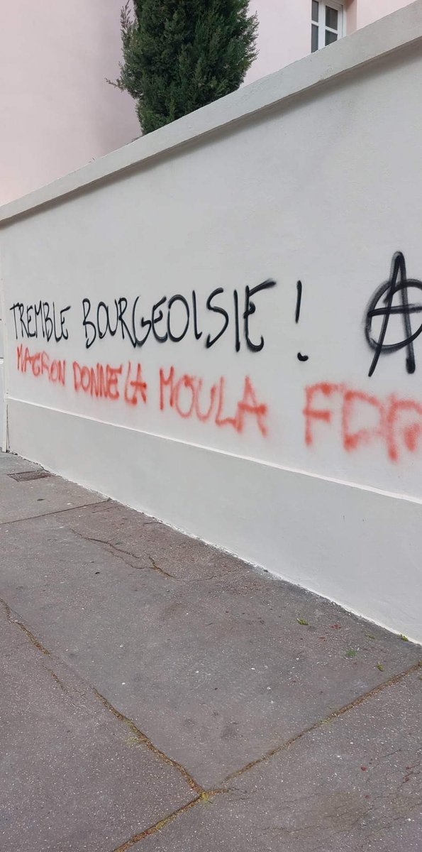 Nous vivons des scènes de guérilla urbaine chaque semaine. Cette escalade de la violence doit cesser.
Ces pseudos révolutionnaires, qui n’ont aucune revendication, doivent être interpellés. Je refuse que les habitants du 6e et tous les lyonnais vivent dans la peur.