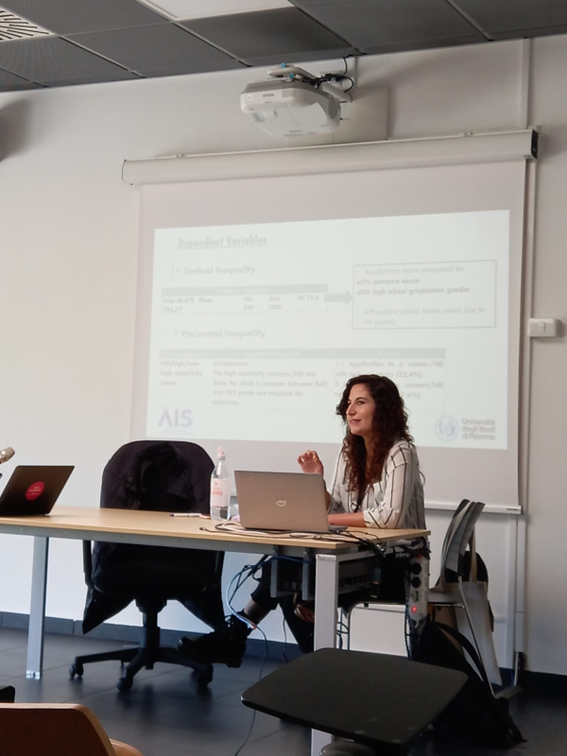 GEPSUAB's tweet photo. .@franciscasage presented the main results of the quantitative phase of her doctoral thesis, which focused on analyzing highly selective study choices and social inequality under Ecuador's public higher education access system. https://t.co/bUULXM8ogP