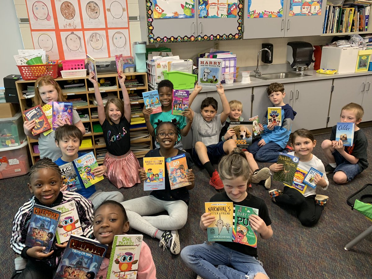 AmyLowder1's tweet photo. Thank you HE Corley for providing $20 for each student to purchase books from the Book Fair📚. We were so excited😊 #HECleads #OurD5Story https://t.co/D6O6XFLqDU