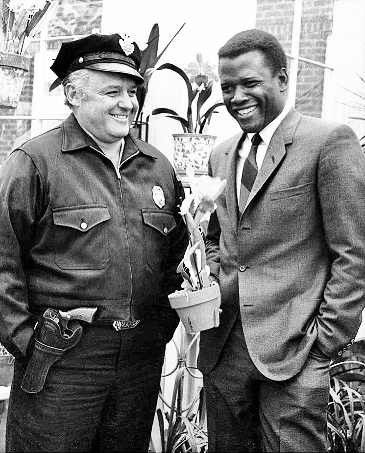 #rodsteiger & #sidneypoitier en el set de la pelicula 'in the heat of the night' (1967) de #normanjewison