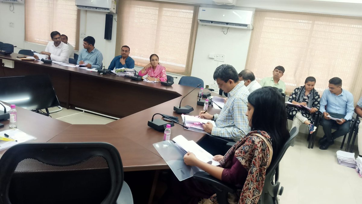 આજરોજ લેન્ડ ગ્રેબિંગ એક્ટ અન્વયેની અરજીઓ સંદર્ભે તપાસ અધિકારીશ્રીઓના અહેવાલ તથા અરજદારશ્રીઓની રજુઆત ધ્યાને લઈ સંબંધિત કમિટીના સભ્યશ્રીઓ સાથે જરૂરી પરામર્શ કરી અરજદારીશ્રીની અરજીઓ પરત્વે નિર્ણય લેવામાં આવ્યો.<a href="/CMOGuj/">CMO Gujarat</a> <a href="/revenuegujarat/">Revenue Dep. Gujarat</a> <a href="/infogujarat/">Gujarat Information</a>