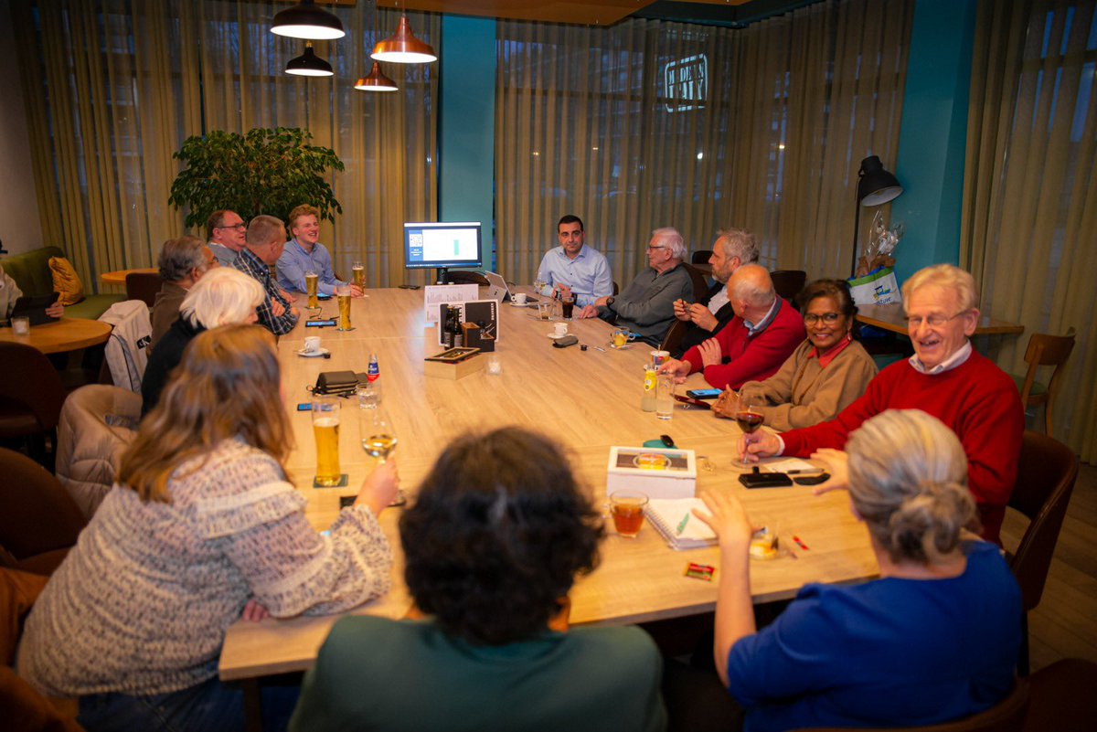 WIJrijswijk's tweet photo. Hoe betrokken ben jij bij Rijswijk? 17-4 deden de leden van Wij. mee met de quiz, vragen waarop interessante gesprekken volgden.
Wil je ook op een leuke interactieve manier mee beslissen over de toekomst van Rijswijk? Wordt dan lid via de onderstaande link https://t.co/NxqcLD2ody https://t.co/UFrncHj6Bf