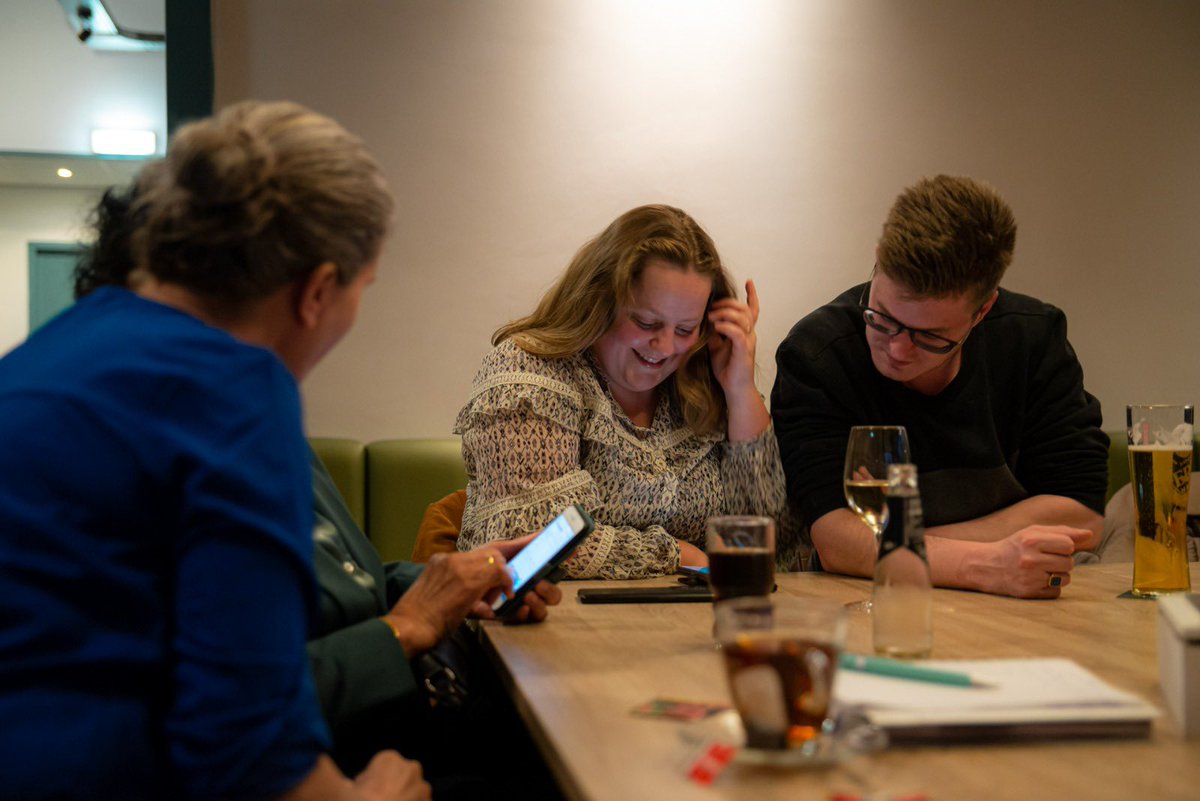 WIJrijswijk's tweet photo. Hoe betrokken ben jij bij Rijswijk? 17-4 deden de leden van Wij. mee met de quiz, vragen waarop interessante gesprekken volgden.
Wil je ook op een leuke interactieve manier mee beslissen over de toekomst van Rijswijk? Wordt dan lid via de onderstaande link https://t.co/NxqcLD2ody https://t.co/UFrncHj6Bf