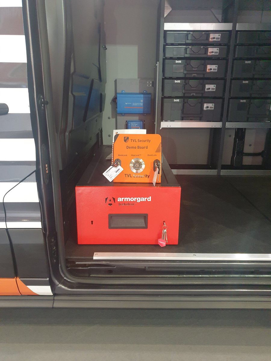 lynpsoutheast's tweet photo. I love it when I attend expos and see two of @securedbydesign members up close, it just warms my heart @TVLLTD @ArmorgardLtd
#vansecurity #crimeprevention #CVShow23 https://t.co/rMAcSi3OA8
