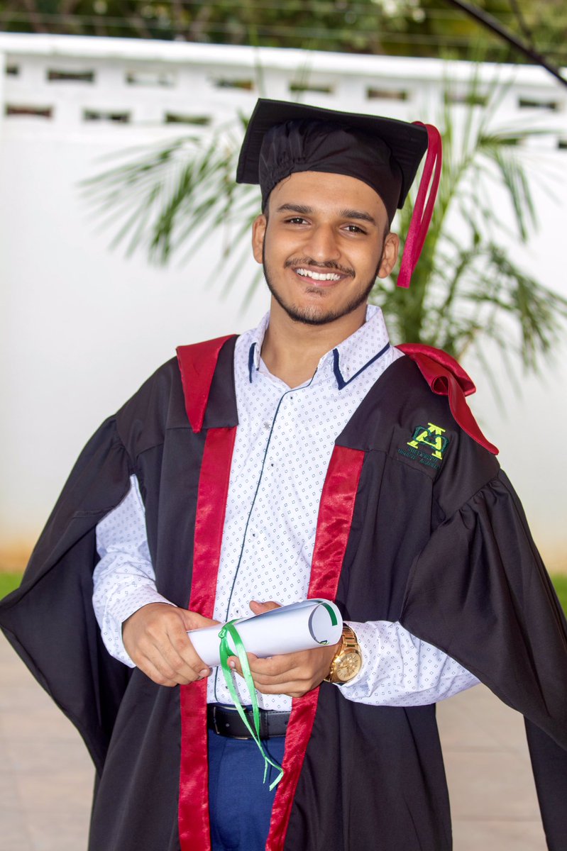 Graduation is an exciting time. It marks both an ending and a beginning; it’s warm memories of the past and big dreams for the future.
#graduation #graduationpictures #photograghy #photooftheday #portraitphotography #portraits #photographer #DocumentaryPhotography