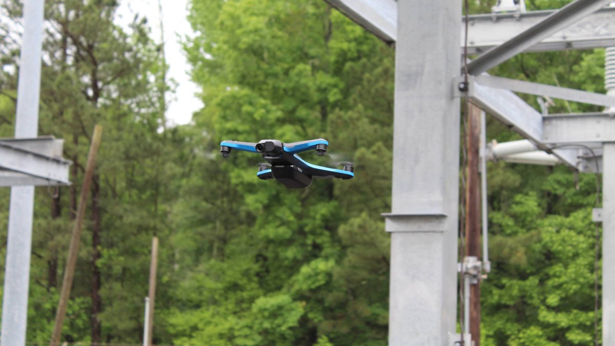 j_santry's tweet photo. Dominion Energy and New York Power Authority rx'd FAA waivers for remote BVLOS operations using #SkydioDock and #RemoteOps with no flight crew on site! The possibilities for efficiency, worker safety, and cost savings are enormous. https://t.co/3hRMmZw7zK