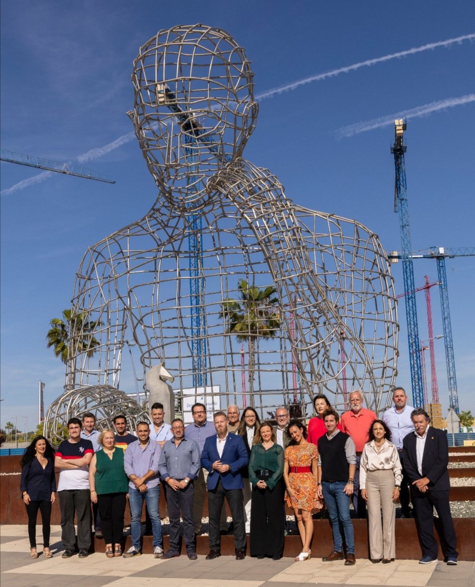 TrashorrasVOX's tweet photo. Os doy a conocer a mi equipo. Gente capacitada para proteger y mejorar #DosHermanas 
Cuentan con experiencia de gestión y conocimiento del @aytodoshermanas y de los distritos/barrios de la ciudad. 
Representan a todos los sectores con un objetivo común #DosHermanas 
#CuidaLoTuyo https://t.co/aJH9kt6QON